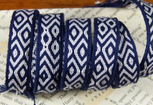 Tablet woven band